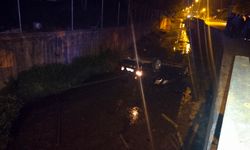 Beykoz’da feci kaza: Otomobil dereye uçtu, sürücü kaçtı!
