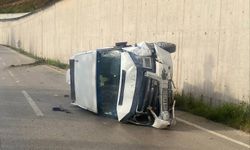 Taziyeye gidenleri taşıyan minibüs devrildi: 10 yaralı