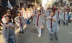 Gazze’de çocuklar bayramı saldırıların gölgesinde kutladı