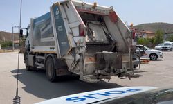 92 yaşındaki adam çöp kamyonunun altında can verdi!