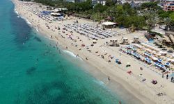 Alanya’da tatil yoğunluğu: Plajlar doldu!