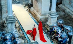 Tarihi Hadrian Kapısı'nda moda şöleni!