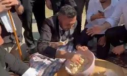 Damadın yolunu kestiler, oklava ile hamur açtırdılar!