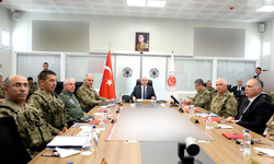 Bakan Güler, TSK komuta kademesiyle İran sınırında denetimde