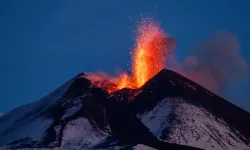 Etna Yanardağı'nda şiddetli patlama!