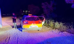 Malatya'da otomobil yol çalışması alanına düştü