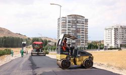 Çankaya’da Asfalt ve Tretuvar Atağı Sürüyor
