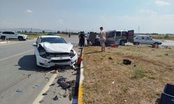 Kavşakta çarpışan iki araç hurdaya döndü!