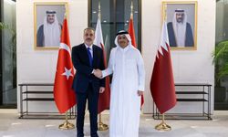 Hakan Fidan, Katar’da Başbakan Al-Thani ile görüştü