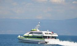 Rüzgar ve fırtına Marmara'da deniz seferlerinin aksamasına neden oldu