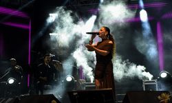 Merve Özbey ve Hasan Yılmaz, Sarımsak Festivali’nde hayranlarını büyüledi
