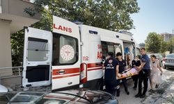Avcılar’da cam silerken düşen kadın hastanelik oldu