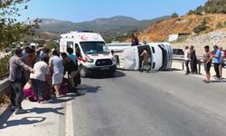 Aydın'da turistleri taşıyan midibüs devrildi: 7 kişi yaralandı
