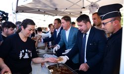 Kahramankazan’da Emir Can İğrek’e kavun ikramı