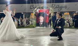 30 Ağustos’ta damat ve gelinden zeybek showu