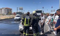 Aksaray’da seyir halindeki otomobilde yangın paniği