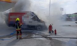 Balıkesir’deki bir akaryakıt istasyonunda araç alev aldı!