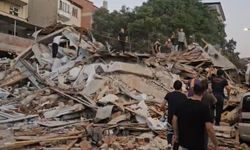 Balıkesir'de sarsıntının ardından bir bina daha çöktü!