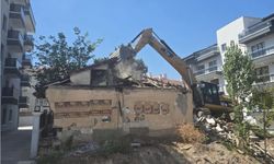 Çankaya’da tehlikeli yapıların yıkımı devam ediyor