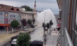 Düzce’de ana su hattı patladı: Sokaklar göle döndü!