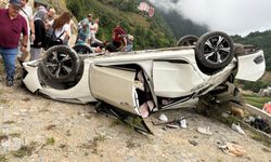 Göksu Travertenleri’nde otomobil yürüyüş yoluna uçtu!