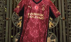 Galatasaray’ın yeni alternatif forması görücüye çıktı