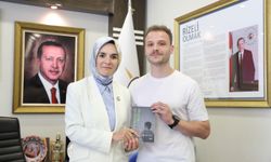 Rizeli Genç, Devlet Desteğiyle Yazarlık Yolunda