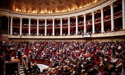 Fransa’da güvenoyu alamayan Bayrou hükümeti düştü!