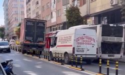 Eskişehir’de kamyon dubaları çiğneyerek geçti!