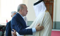 Erdoğan, Katar Emiri tarafından resmi törenle karşılandı