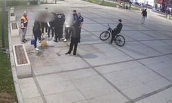 İnegöl’de yere çekirdek atanlar hem temizledi hem ceza yedi