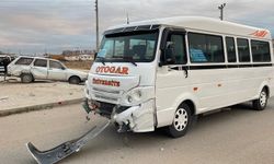 Minibüs ve otobüsün çarpışması sonucu 2 kişi yaralandı