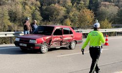 Bartın Amasra'da yolcu minibüsü ile otomobil çarpıştı