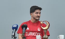 Dünya şampiyonu Furkan Özbek Gazi’de öğrencilerle buluştu