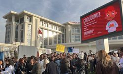 DUS krizi diş hekimlerini sokağa döktü