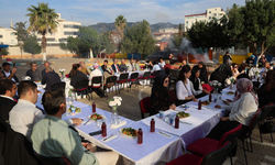 Adana'da Öğretmenler Günü davul zurnayla kutlandı