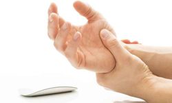 El uyuşması neden olur?