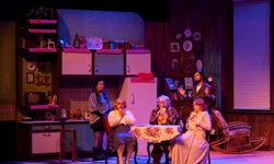 Kocaeli Şehir Tiyatroları Adana’da ayakta alkışlandı