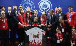 Bakan Göktaş engelli sporcuları Bakanlıkta ağırladı