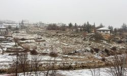 Adana'nın yüksek kesimleri beyaza büründü