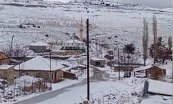 Mersin güne karla uyandı
