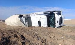 Kalorifer peteği yüklü tır devrildi: 1 yaralı