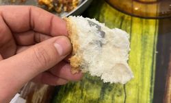 Fırından alınan ekmeğin içinden jilet çıktı