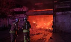 Hatay'da bir iş yeri alev alev yandı