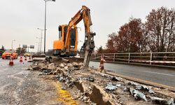 Keçiören’de tek işçiyle köprü çalışması tepki çekiyor