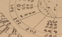 Astrolojide 7. ev evleneceğiniz kişinin doğduğu yerle bağlantılı olabilir