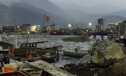 İskenderun’da fırtına 5 tekne ve 1 yatı alabora etti