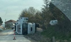 Çaycuma-Filyos yolunda tır devrildi