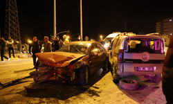 Baba yadigarı otomobil hurdaya döndü, kazada 2 kişi yaralandı