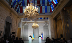 Macron: Ukrayna’nın toprak kararını yalnız Ukrayna verir